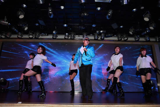 舞 蹈《江南style》 表演单位 清香园公司