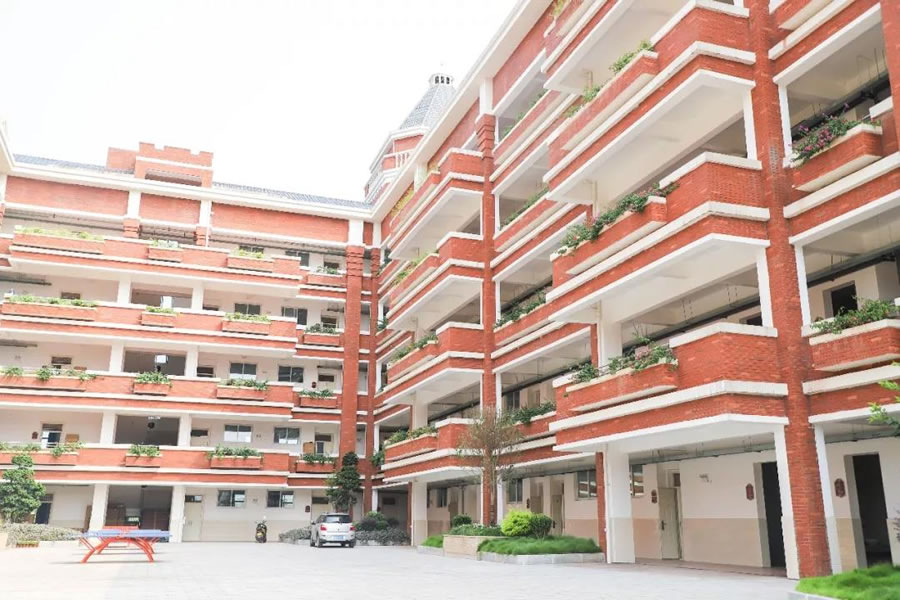 宜宾华体hth登录入口国际学校