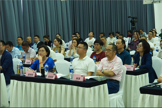 公司各级管理人员认真学习