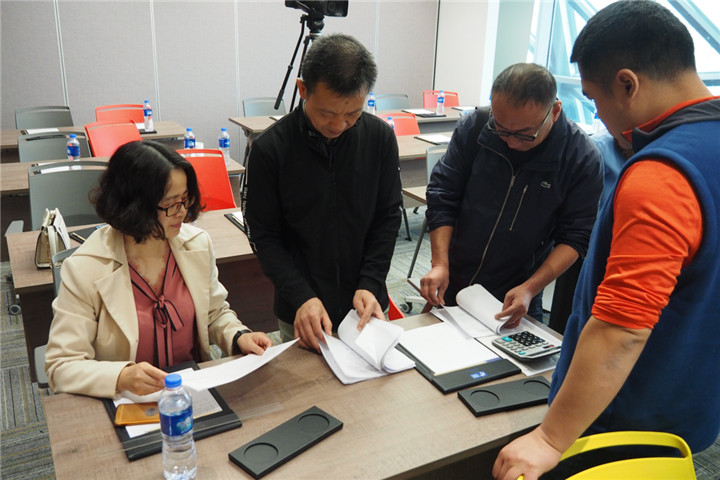 华体hth登录入口集团2018年度股东大会顺利召开9.jpg 华体hth登录入口集团2018年度股东大会顺利召开9.jpg