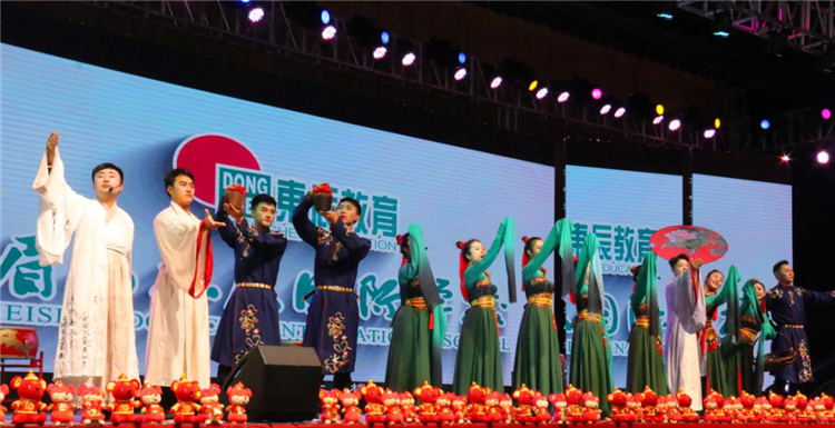 眉山华体hth登录入口学校 舞台剧 《眉山华体hth登录入口赋》