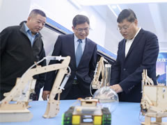 四川省教育厅崔昌宏副厅长来成都华体hth登录入口外国语学校调研视察
