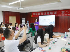 办好家庭教育 是家事更是国事