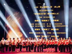 祝贺！成都华体hth登录入口外国语学校被评为全国教育系统先进集体